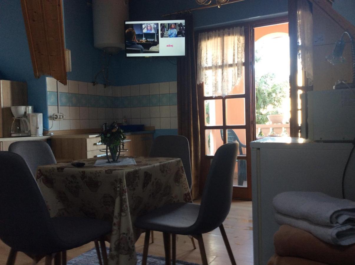 Ilona Kis Kastely Panzio Hotell Keszthely Exteriör bild