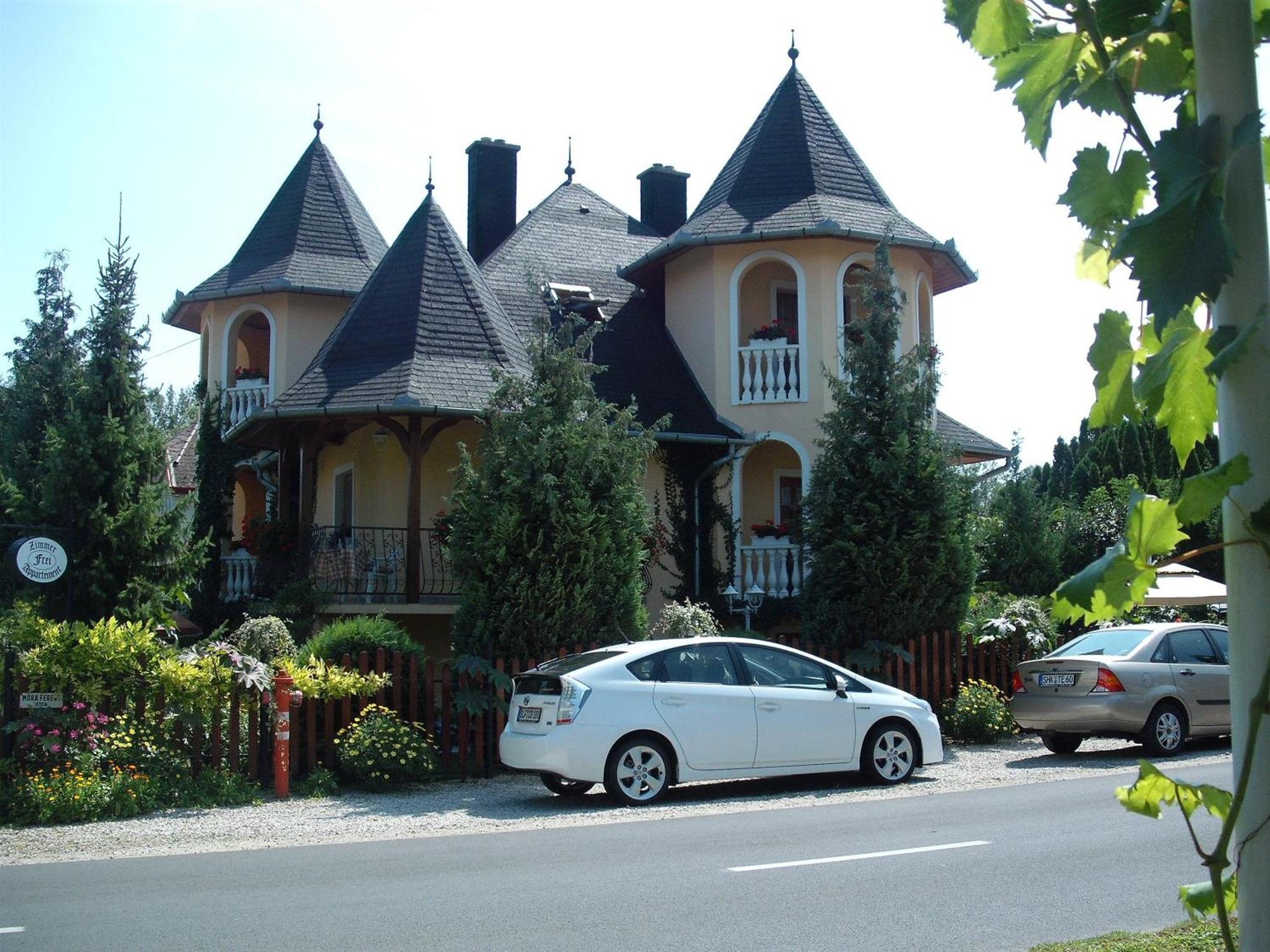 Ilona Kis Kastely Panzio Hotell Keszthely Exteriör bild
