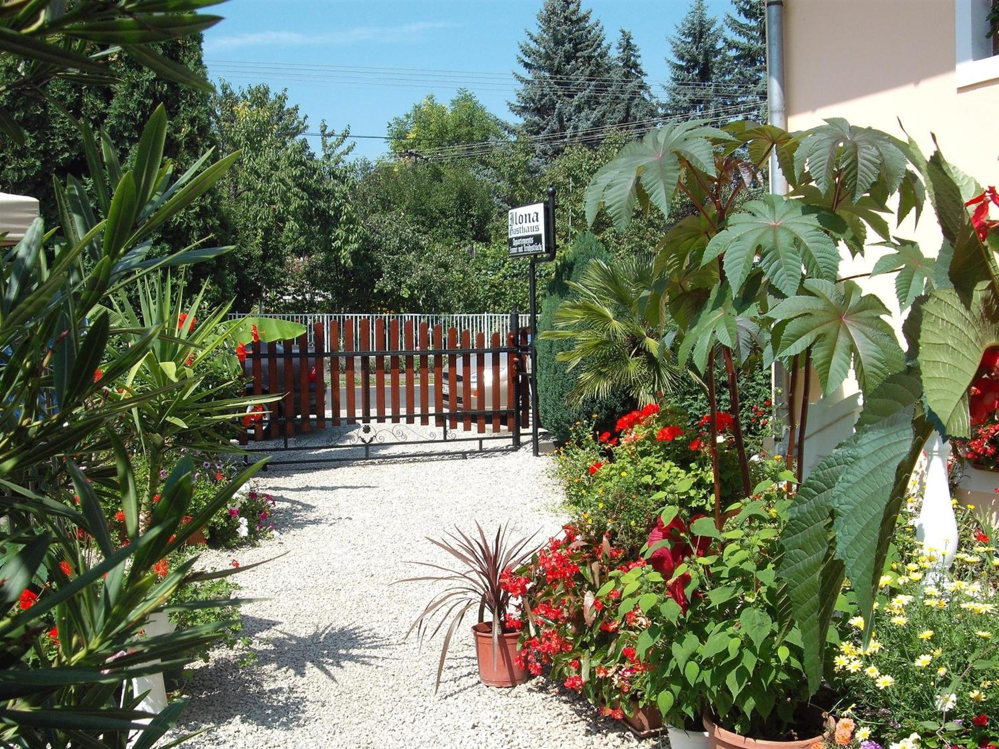 Ilona Kis Kastely Panzio Hotell Keszthely Exteriör bild