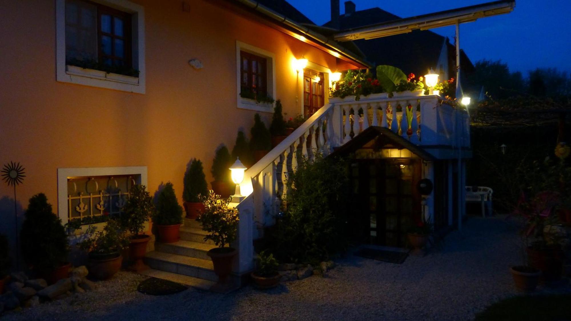 Ilona Kis Kastely Panzio Hotell Keszthely Exteriör bild