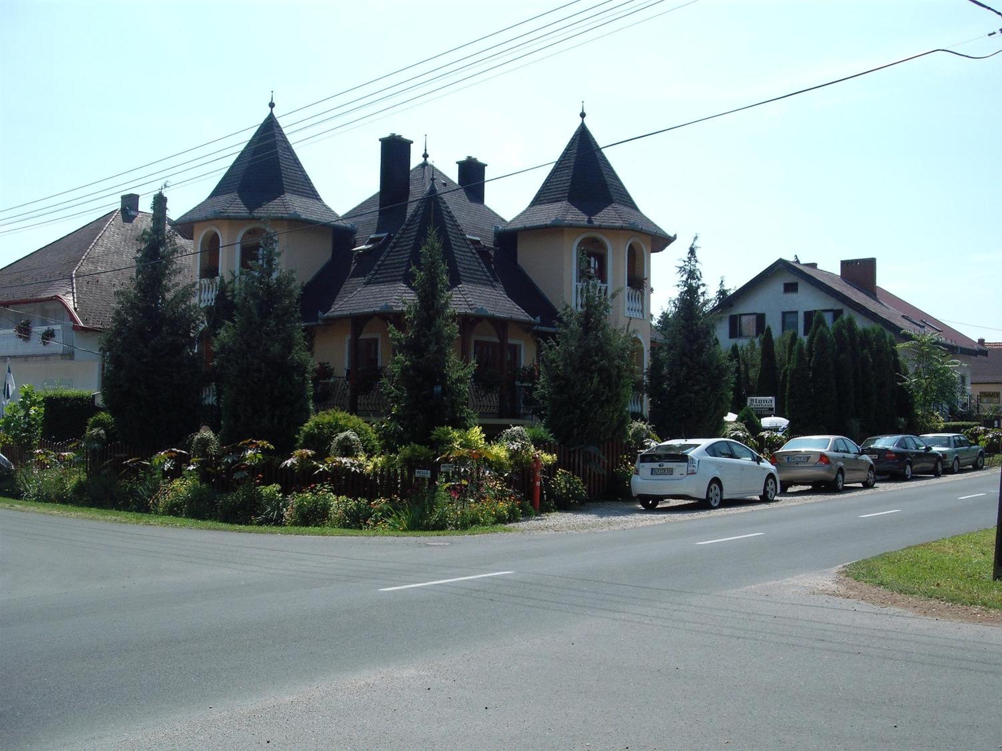 Ilona Kis Kastely Panzio Hotell Keszthely Exteriör bild