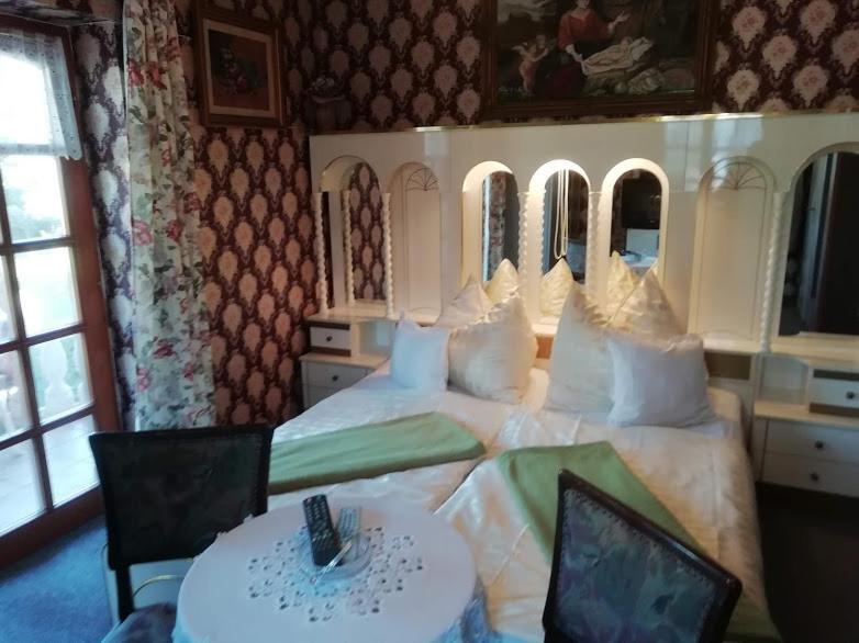 Ilona Kis Kastely Panzio Hotell Keszthely Exteriör bild
